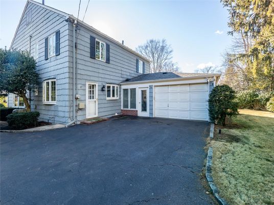 Attached, Exterior, Facade, Cape Cod