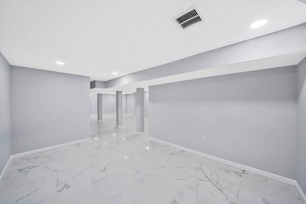 Empty room, Interior, Marble, Recessed Lighting