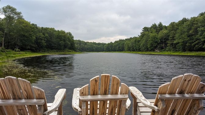 Exterior, Lake