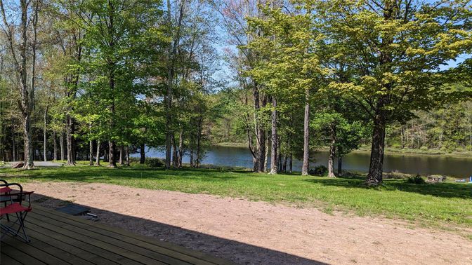 Exterior, Lake