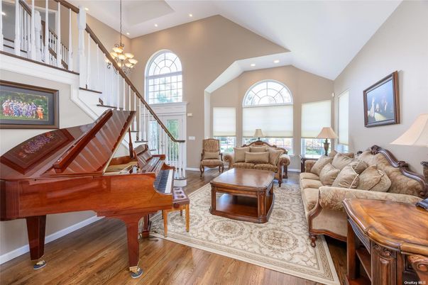 Interior, Living room, Pendant Lights, Piano, Recessed Lighting, Wood Texture Flooring