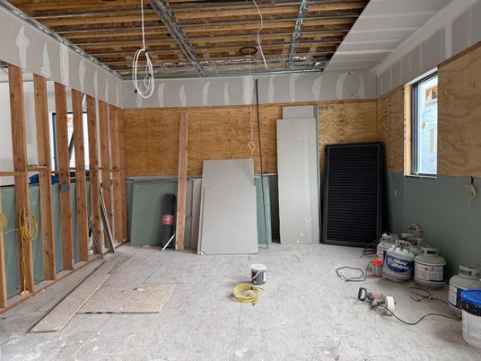 Empty room, Interior, Wooden Beams