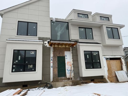 Exterior, Facade, Rowhouse