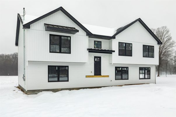 Exterior, Facade, Farmhouse