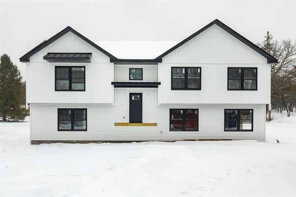 Exterior, Facade, Farmhouse