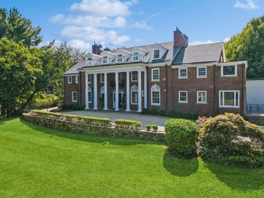 Backyard, Exterior, Facade, Brick Facade, Georgian
