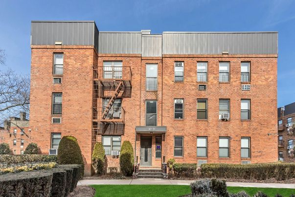 Exterior, Facade, Brick Facade, Rowhouse