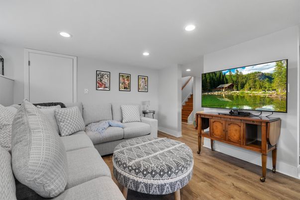 Interior, Living room, Recessed Lighting, Wood Texture Flooring