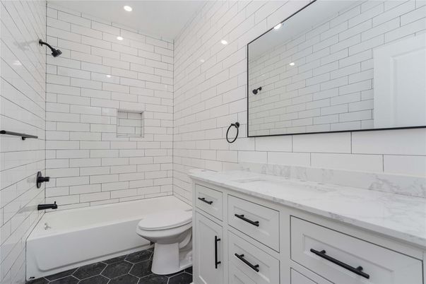 Bathroom, Interior, Recessed Lighting