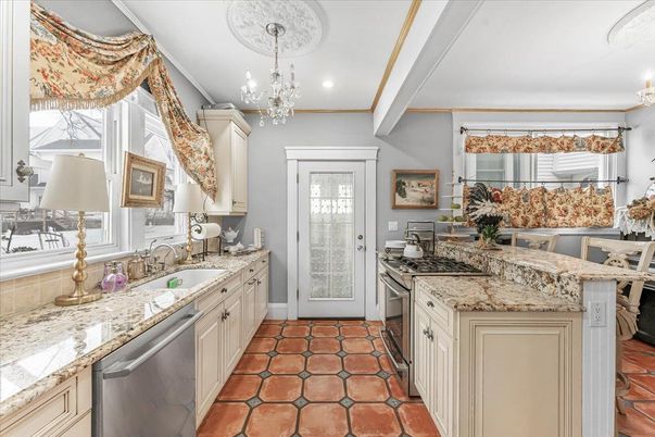Chandelier, Interior, Kitchen, Recessed Lighting, Stainless Steel Appliances