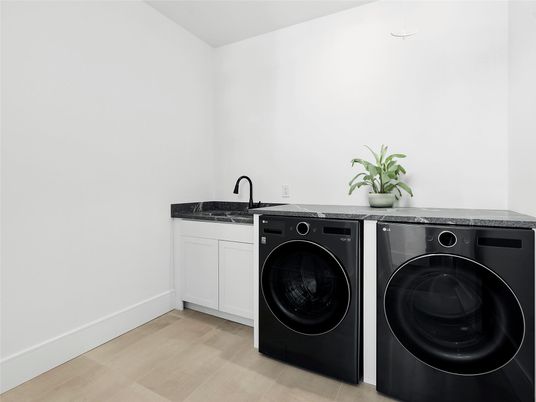 Interior, Washer, Wood Texture Flooring