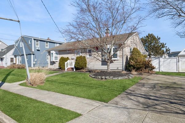 Exterior, Facade, Cape Cod