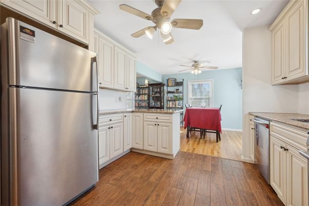 Dining room, Interior, Kitchen, Recessed Lighting, Wood Texture Flooring