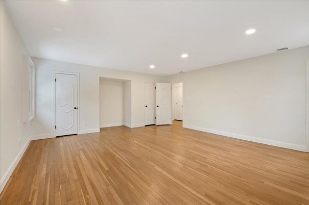 Empty room, Interior, Recessed Lighting, Wood Texture Flooring