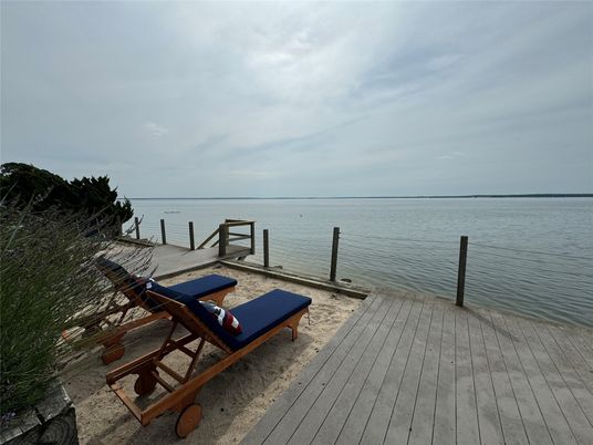 Exterior, Lake