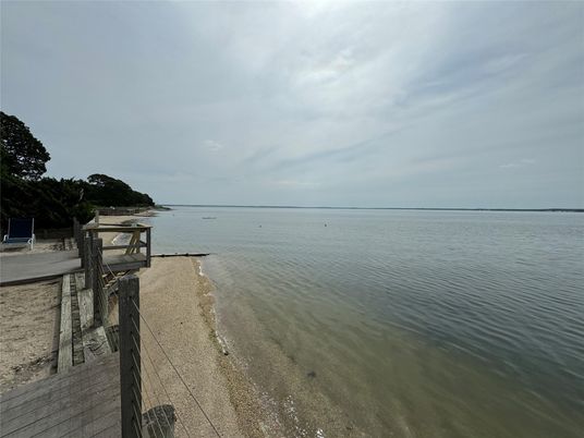 Exterior, Lake