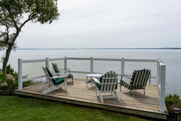 Exterior, Lake