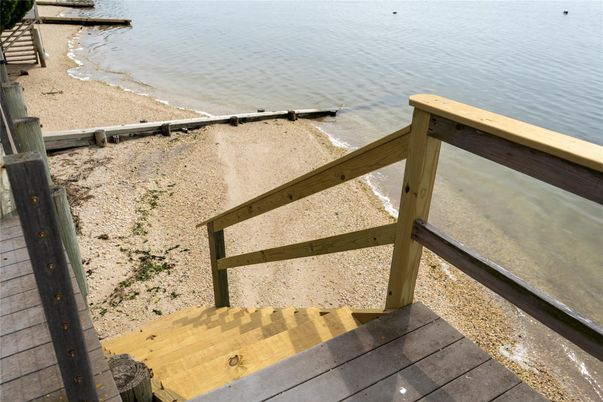 Exterior, Lake