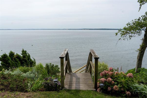 Exterior, Lake