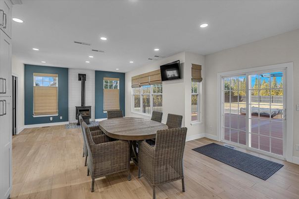 Dining room, Fireplace, Interior, Recessed Lighting, Wood Texture Flooring
