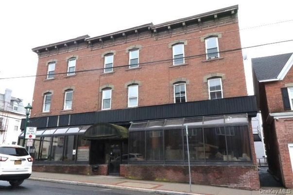 Exterior, Facade, Brick Facade, Rowhouse