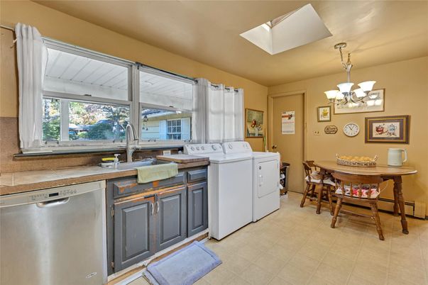 Chandelier, Dining room, Interior, Washer