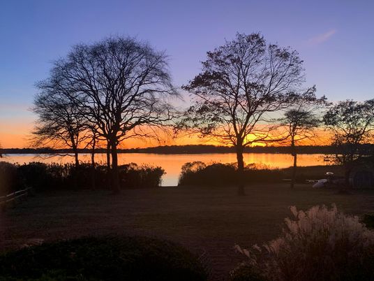 Exterior, Lake