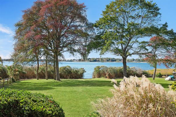 Exterior, Lake
