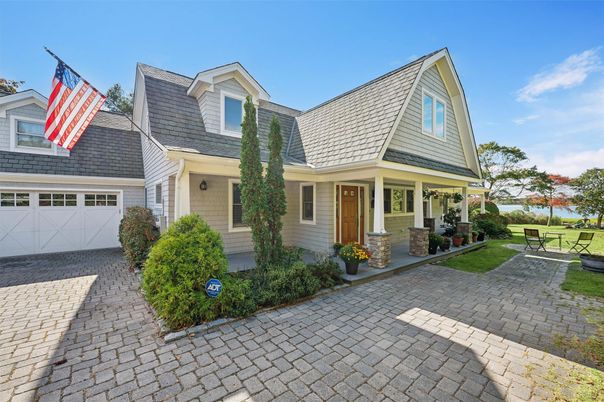 Attached, Exterior, Facade, Cape Cod