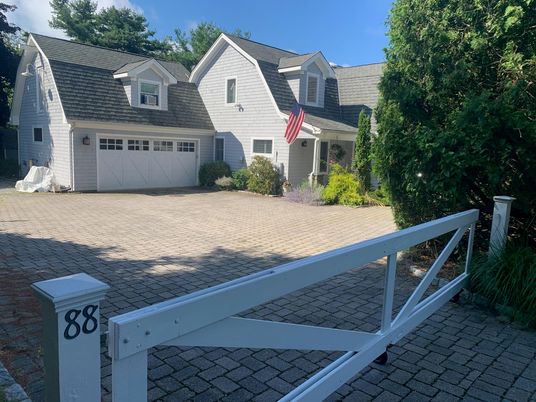 Attached, Exterior, Facade, Cape Cod