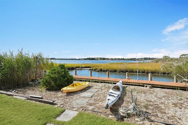 Exterior, Lake