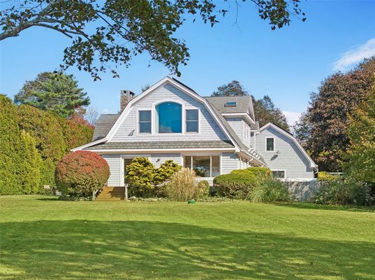 Backyard, Exterior, Facade, Queen Anne Victorian