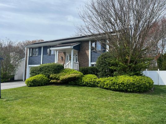 Exterior, Facade, Brick Facade, Raised Ranch