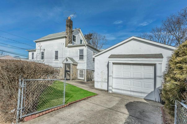 Detached Garage, Exterior