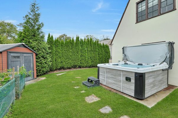 Backyard, Exterior, Hot Tub