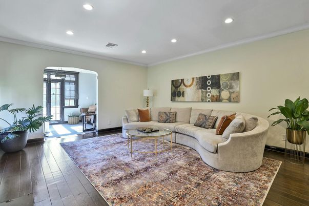 Interior, Living room, Recessed Lighting, Wood Texture Flooring