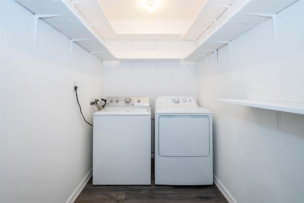 Interior, Utility Closets, Washer, Wood Texture Flooring