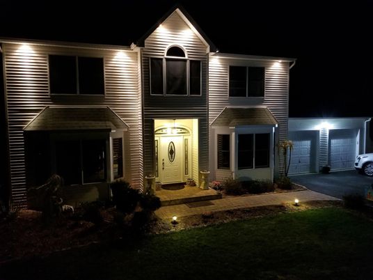 Attached, Exterior, Facade, Farmhouse