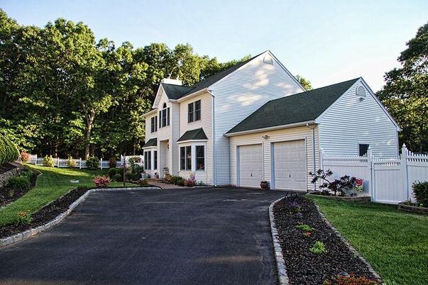 Attached, Exterior, Facade, Farmhouse