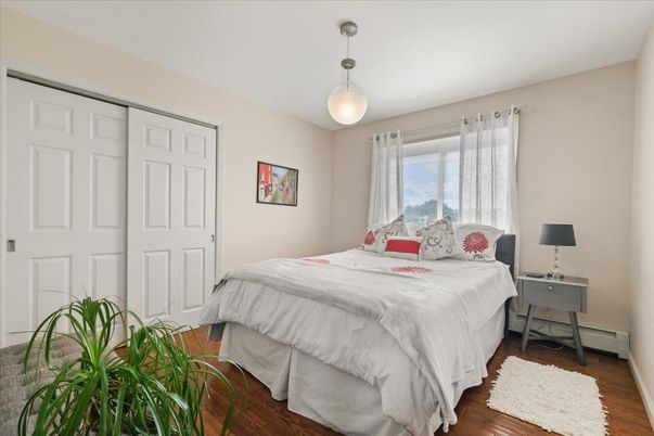 Bedroom, Interior, Pendant Lights, Wood Texture Flooring