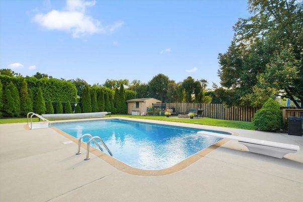 Exterior, Pool