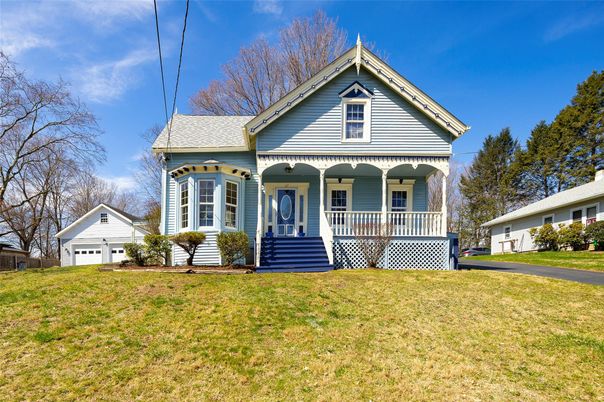 Exterior, Facade, Queen Anne Victorian