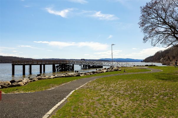 Exterior, Lake