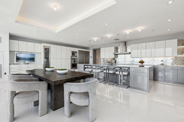 Dining room, Interior, Kitchen, Recessed Lighting, Stainless Steel Appliances