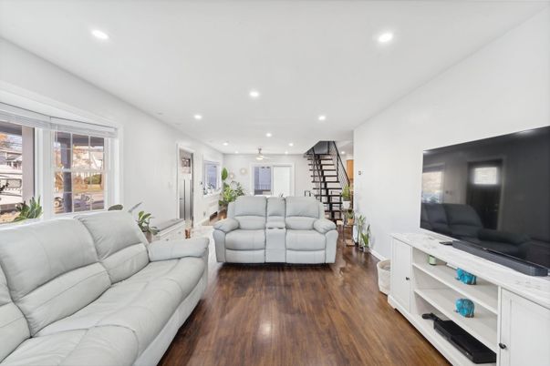 Interior, Living room, Pendant Lights, Recessed Lighting, Wood Texture Flooring
