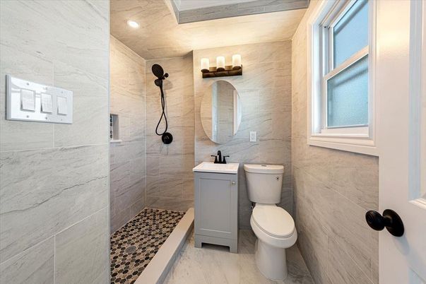 Bathroom, Interior, Marble, Marble Walls, Recessed Lighting