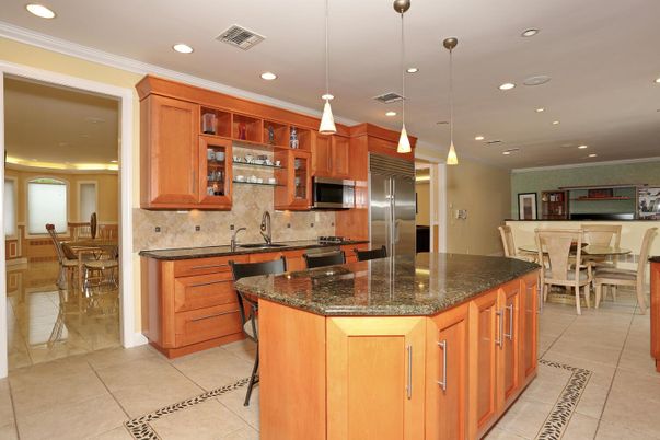 Dining room, Interior, Kitchen, Pendant Lights, Recessed Lighting, Stainless Steel Appliances