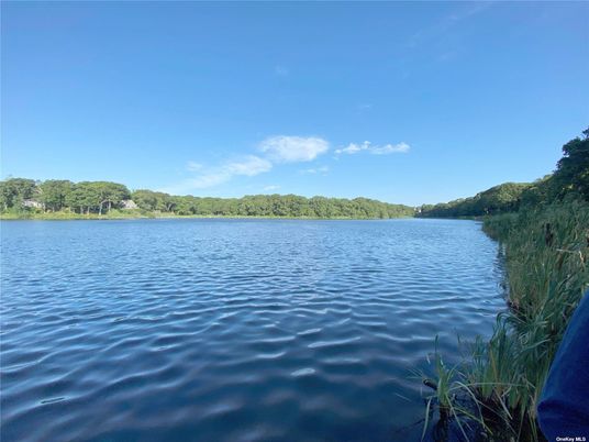 Exterior, Lake
