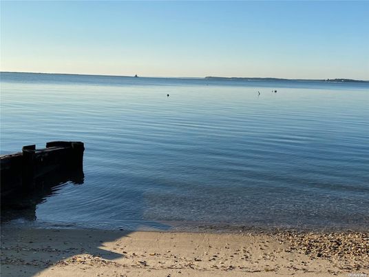 Exterior, Lake