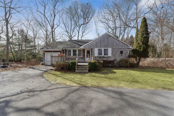 Attached, Exterior, Facade, Ranch